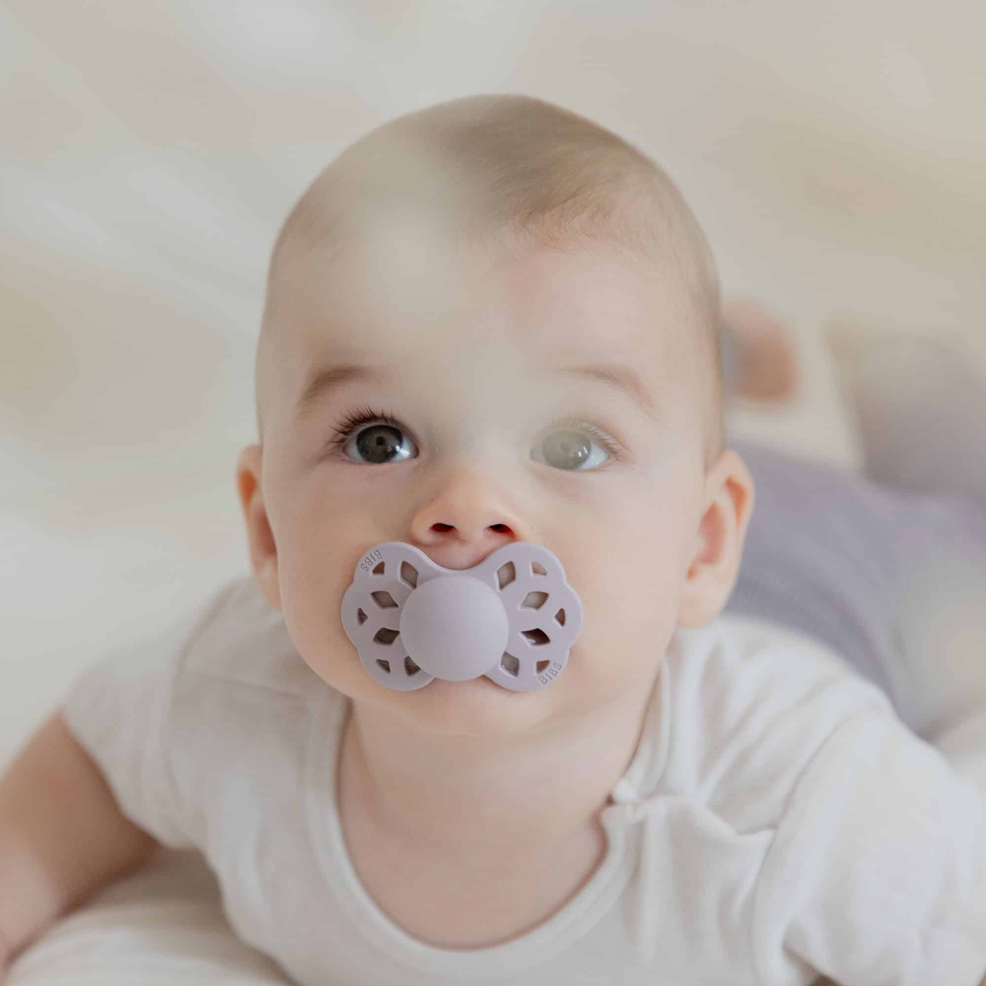 BIBS-Infinity-cumliky-zo-silikonu_FossilGrey4_square