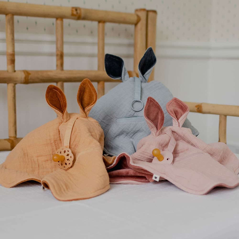 BIBS-Kangaroo-maznacik-z-BIO-bavlny_darcek_square