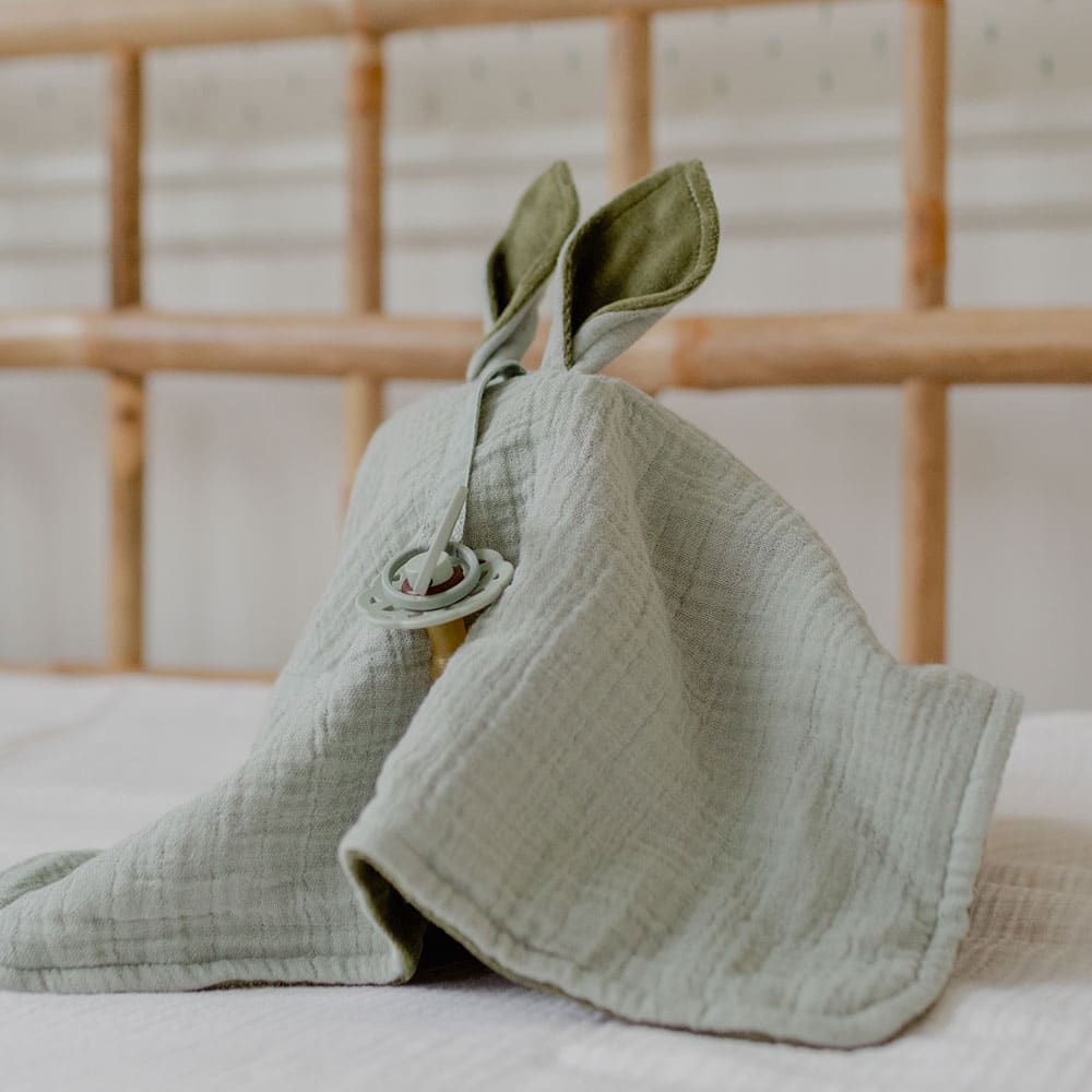 BIBS-Kangaroo-maznacik-z-BIO-bavlny_sage_square