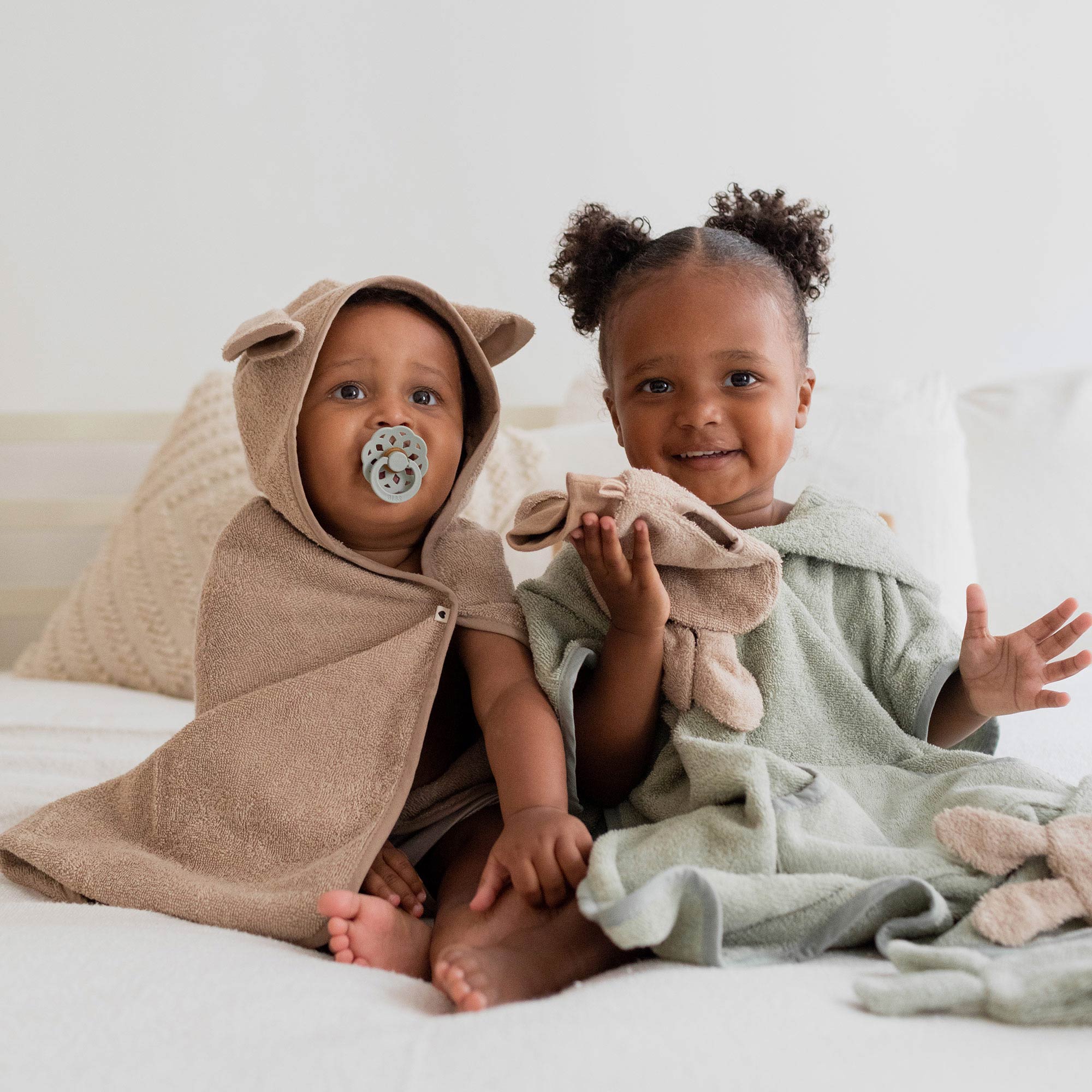 BIBS-Kangaroo-poncho-a-uterak-z-BIO-bavlny2_square