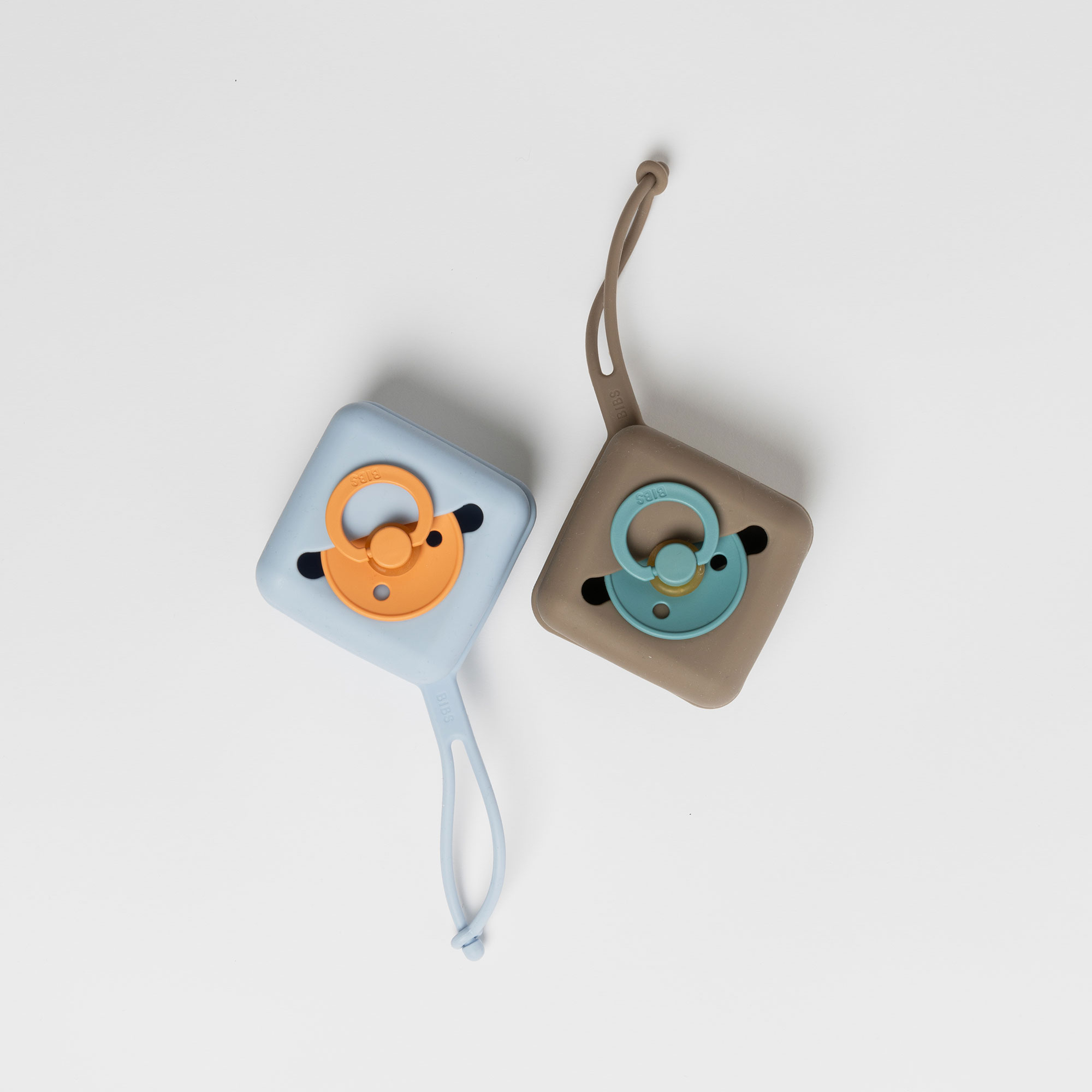 BIBS-Silikonove-puzdro-na-cumlik-bluedark-oak-square