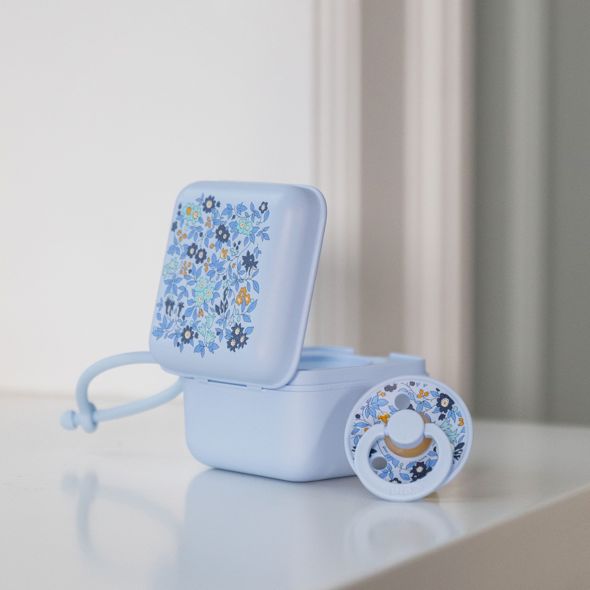 BIBSxLIBERTY-Colour-cumliky-z-prirodneho-kaucukukrabicka_BabyBlue_square