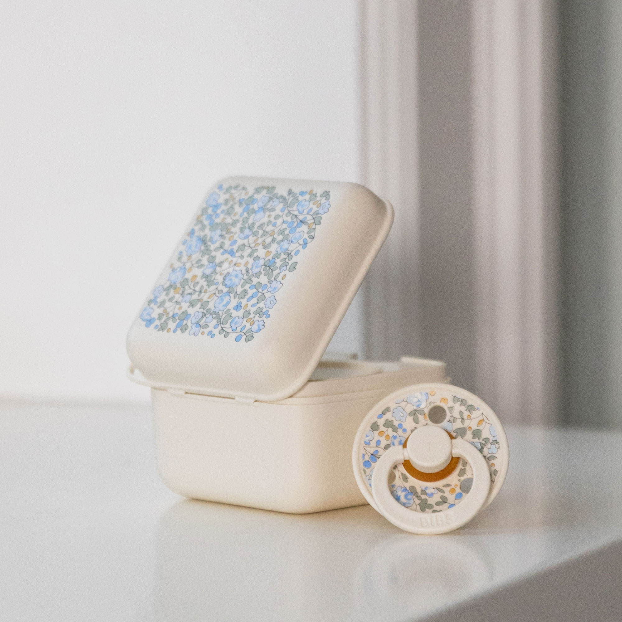 BIBSxLIBERTY-Colour-cumliky-z-prirodneho-kaucukukrabicka_Ivory_square