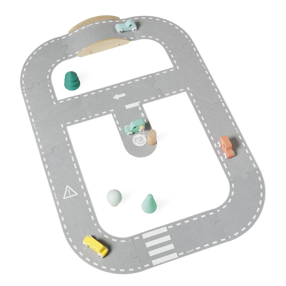 J04631_Janod_Autodraha_pre_chlapcov_s_drevenymi_autickami_Bolid_01