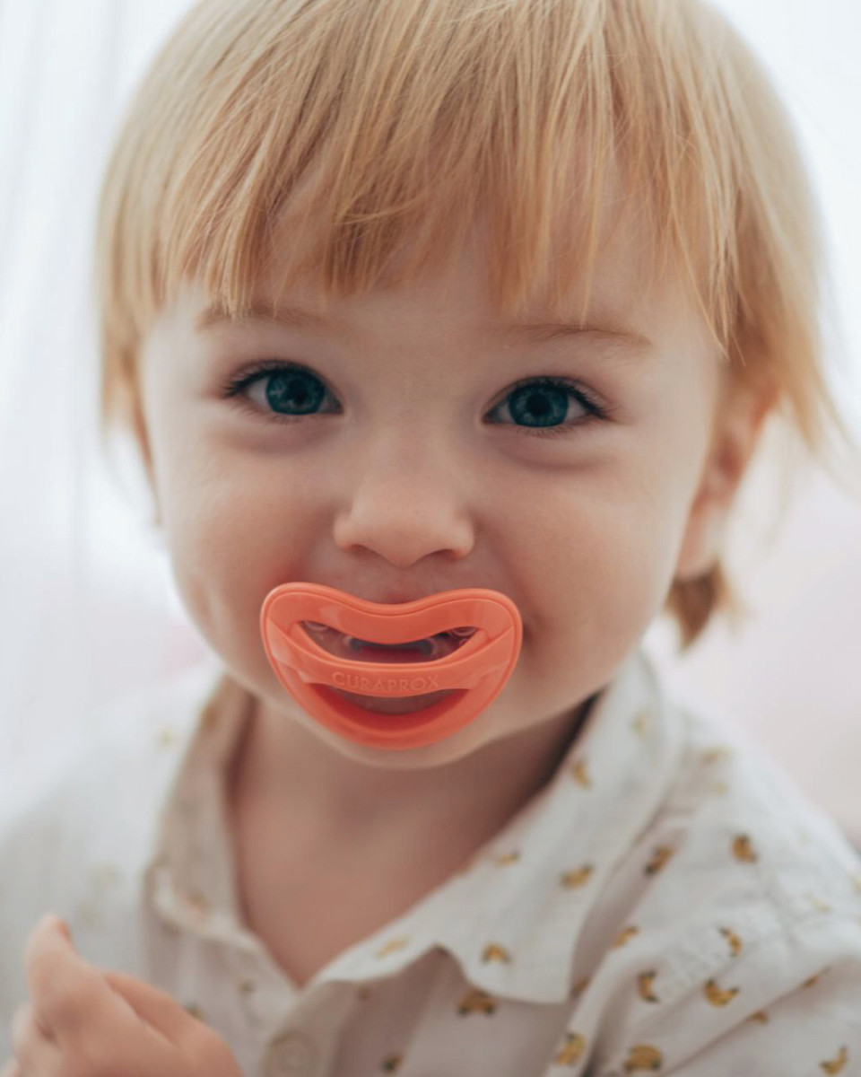 cumlik-curaprox-baby-velkost-0-1ks-koralovy