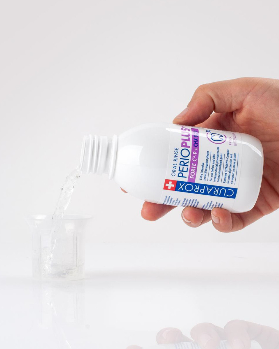 ustna-voda-perio-plus-forte-02-chx